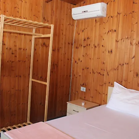Hotel Oaz & Camp - *